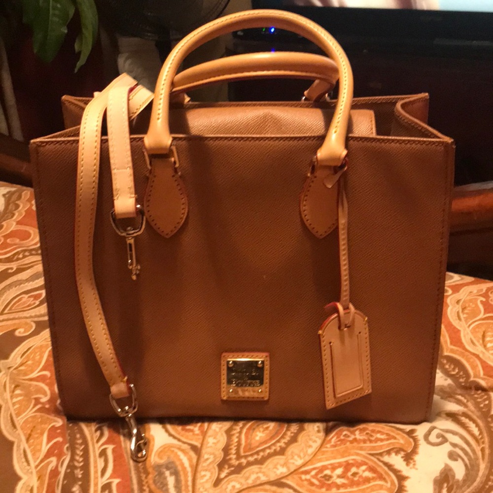 Dooney & Bourne purse like new.